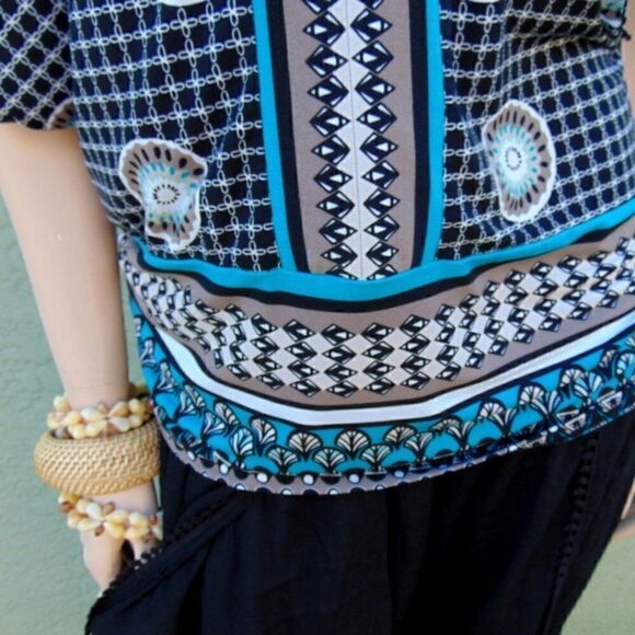 EUC JM COLLECTION Blue, Black & White Abstract Designed Short Sleeve Tunic - Picture 5 of 10